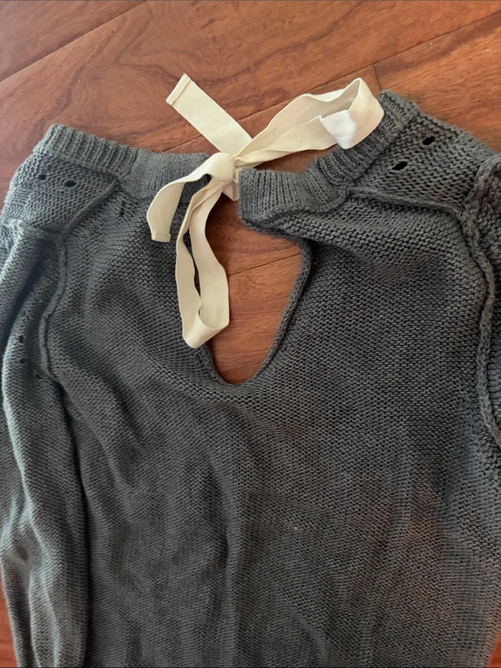 Banana Republic Grey Chunky Cable Knit V-Neck Sweater Bow Tie Size Small